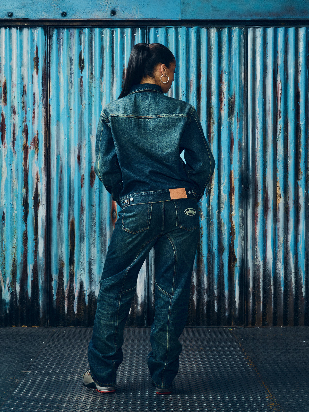 CROSS-STITCH DENIM JEANS [WASHED INDIGO]